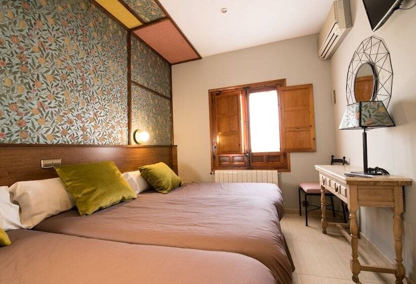 标准三人间, Sol