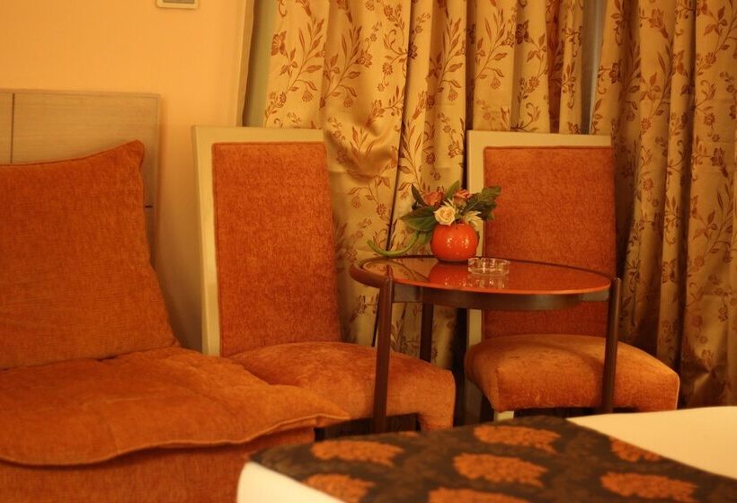 اتاق لوکس سه تخته, Santana Hotel Cairo