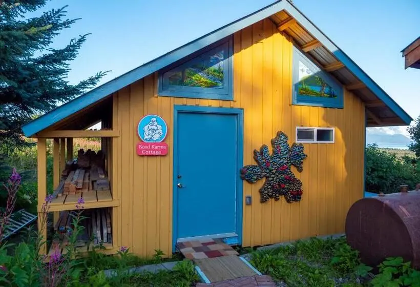 Talo 1 Makuuhuone, Good Karma Inn