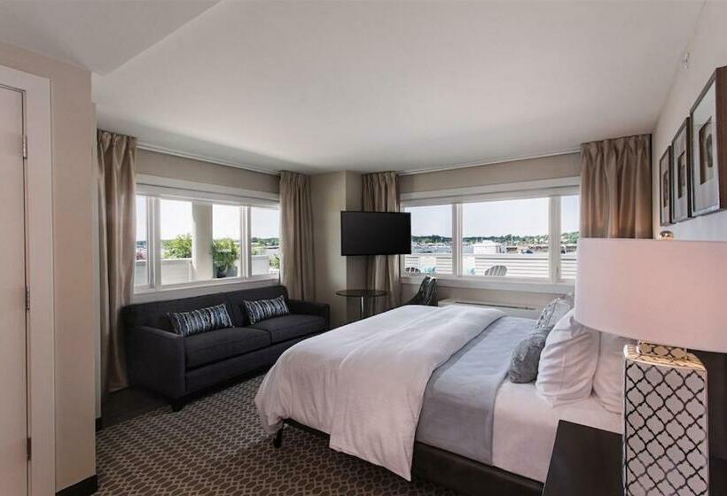 חדר סטנדרט עם מיטת קינג, Fathoms Hotel & Marina