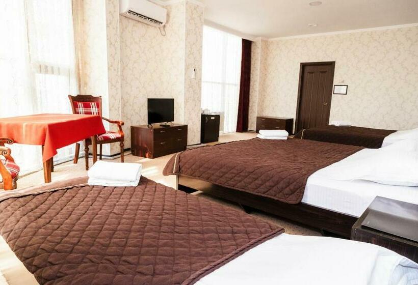 اتاق خانوادگی, Golden Palace