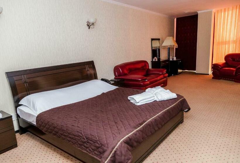 سوییت, Golden Palace