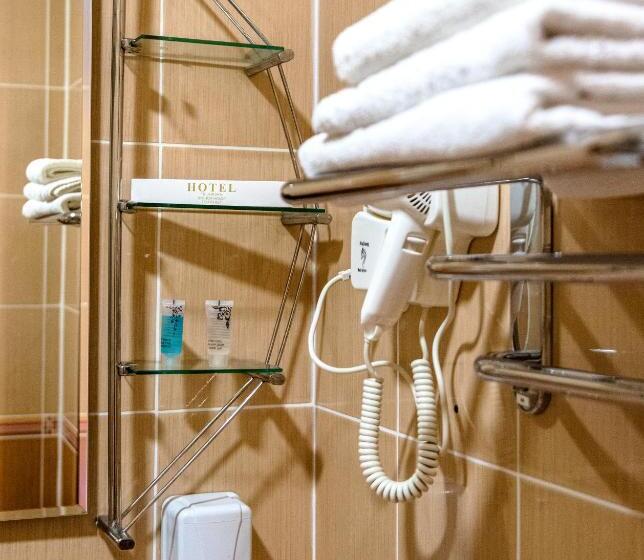 سوییت سوپریور, Golden Palace