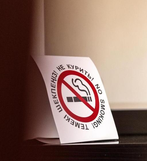 اتاق اکونومی, Golden Palace