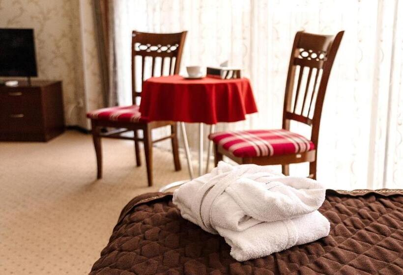 اتاق اکونومی, Golden Palace