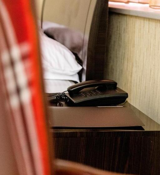 سوییت جونیور, Golden Palace