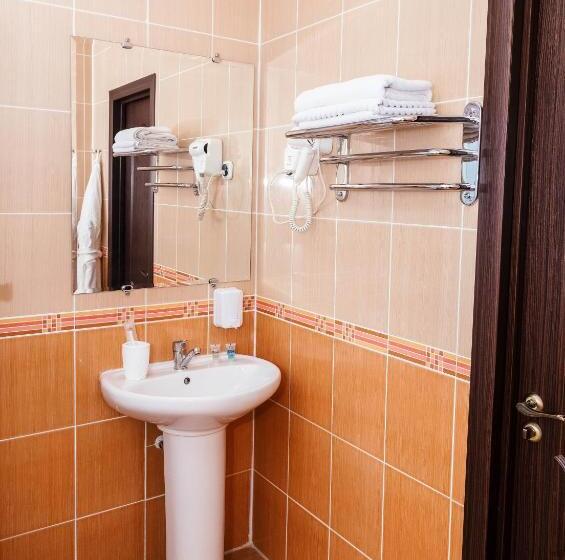 سوییت سوپریور, Golden Palace