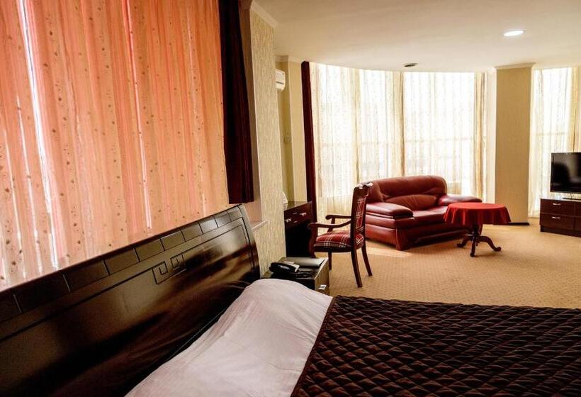 سوییت, Golden Palace