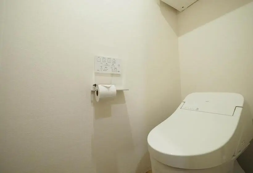 デラックスルーム, Luana Shibuya