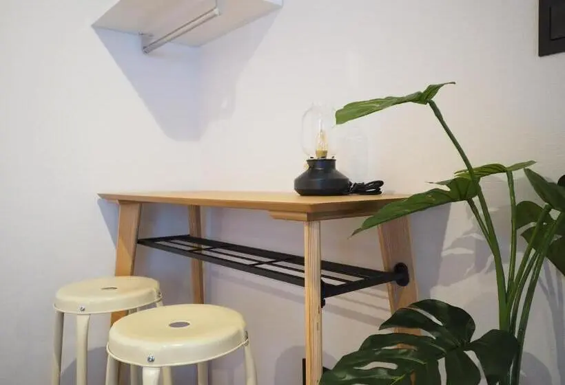 デラックスルーム, Luana Shibuya