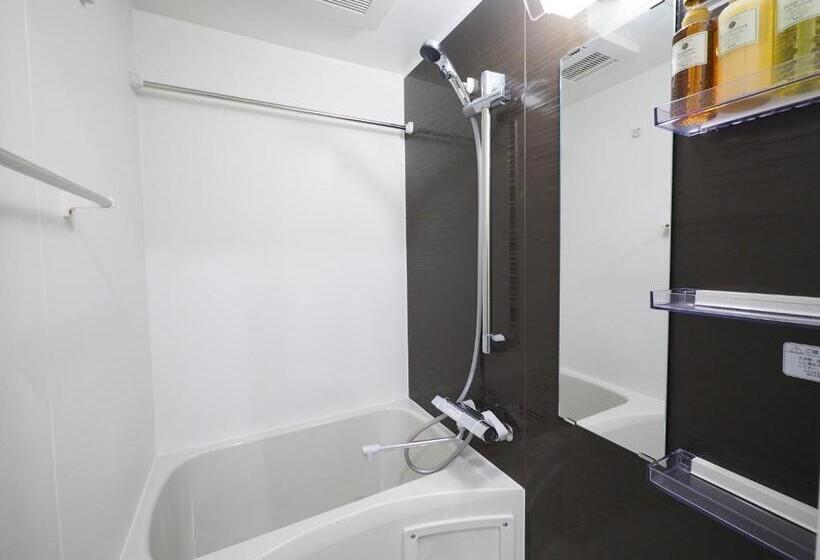 اتاق استاندارد, Luana Shibuya