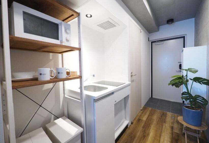 标准间, Luana Shibuya