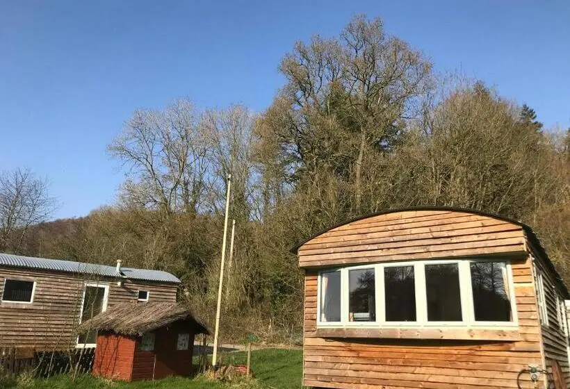 エコノミールーム, Shepherds Huts Ham Hill, 2 Double Beds, Bathroom, Lounge, Diner, Kitchen, Love Dogs & Cats Looking O