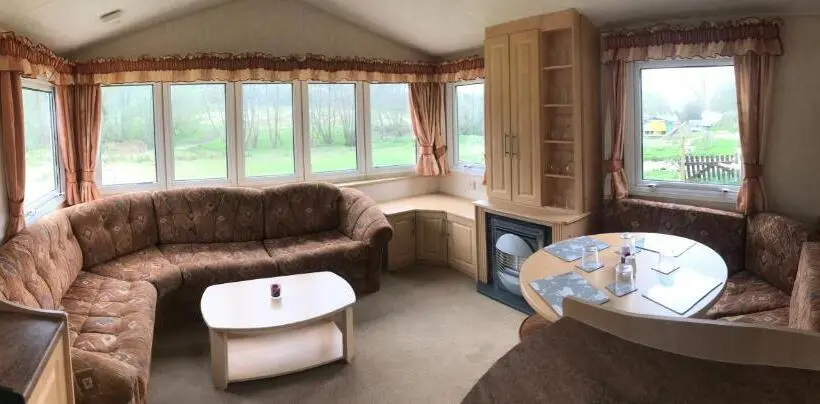 エコノミールーム, Shepherds Huts Ham Hill, 2 Double Beds, Bathroom, Lounge, Diner, Kitchen, Love Dogs & Cats Looking O