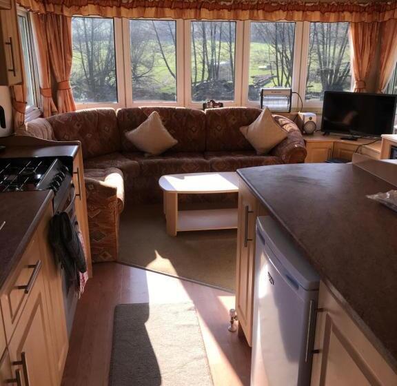 Номер Economy, Shepherds Huts Ham Hill, 2 Double Beds, Bathroom, Lounge, Diner, Kitchen, Love Dogs & Cats Looking O