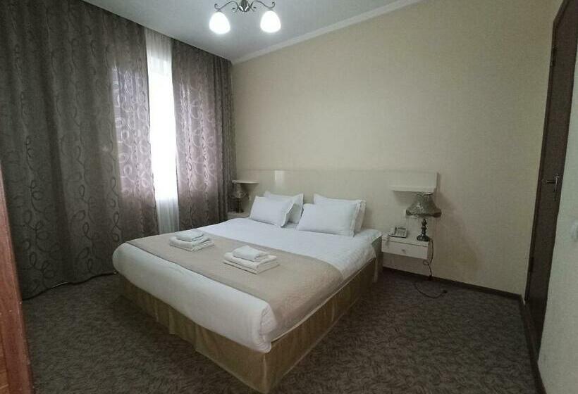 سوییت, Silk Way Boutique