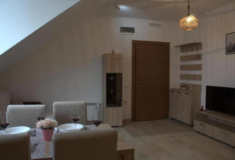 استودیوی لوکس, Kraljev Konak