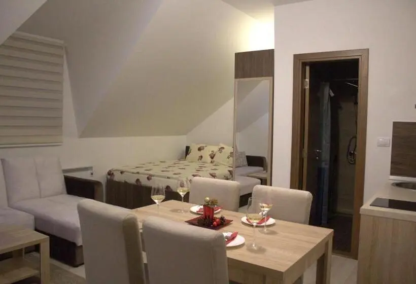 استودیوی لوکس, Kraljev Konak