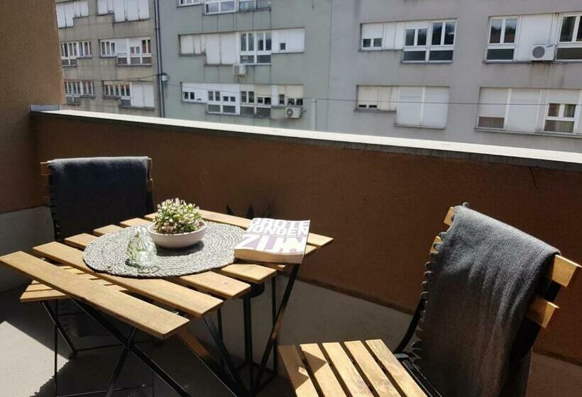 バルコニー付きスタンダードルーム, Art Like Rooms