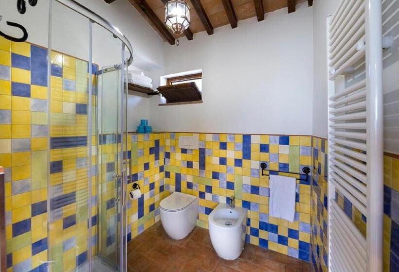 חדר סטנדרטי לשלושה עם נוף, Agriturismo Podere L'aione