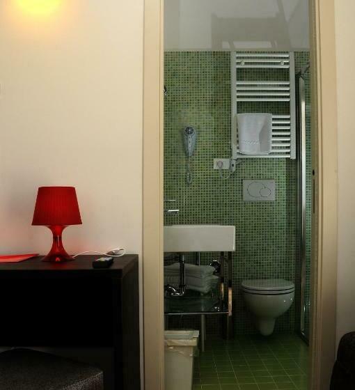 Quarto Estandar Individual, Morena