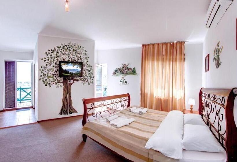 اتاق سوپریور سه تخته, Mayak Resort