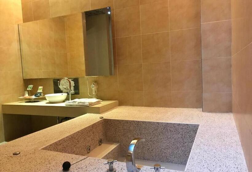 اتاق اکونومی, Hiye Fashion Motel