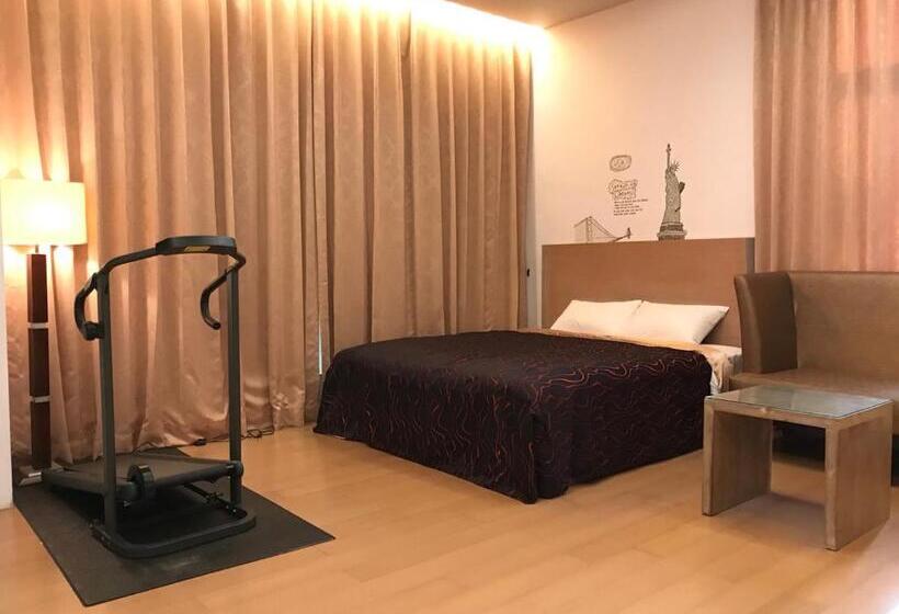 اتاق لوکس چهار تخته, Hiye Fashion Motel