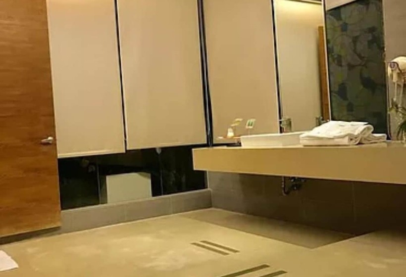 اتاق لوکس چهار تخته, Hiye Fashion Motel
