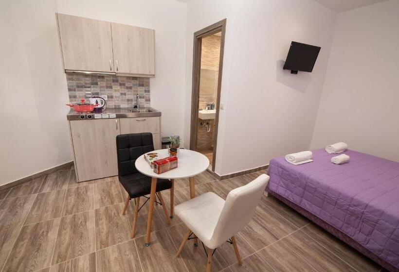استودیوی استاندارد, Del Mar  Adults Only