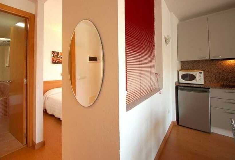 标准工作室, Aparthotel Arenal