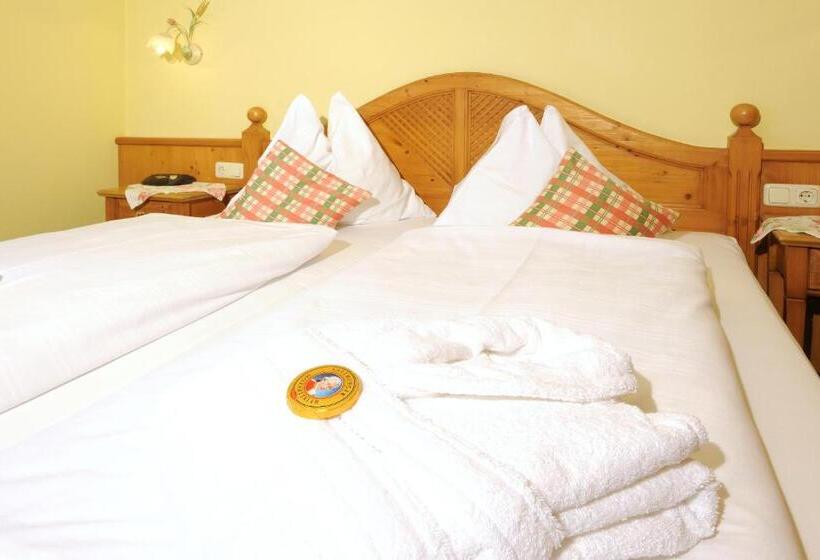 جناح جونيور مزوَّد بشرفة, Aparthotel Kristall