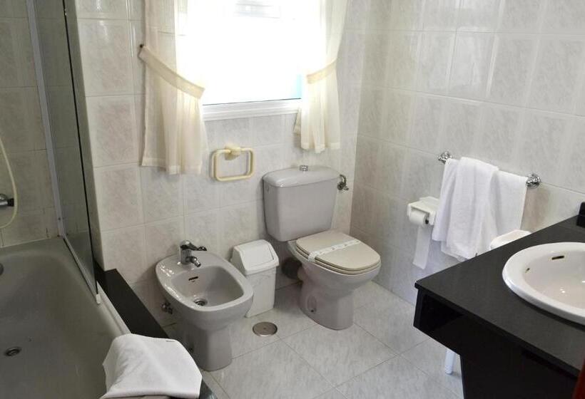 اتاق خانوادگی با چشمانداز دریا, Alda Santa Cristina