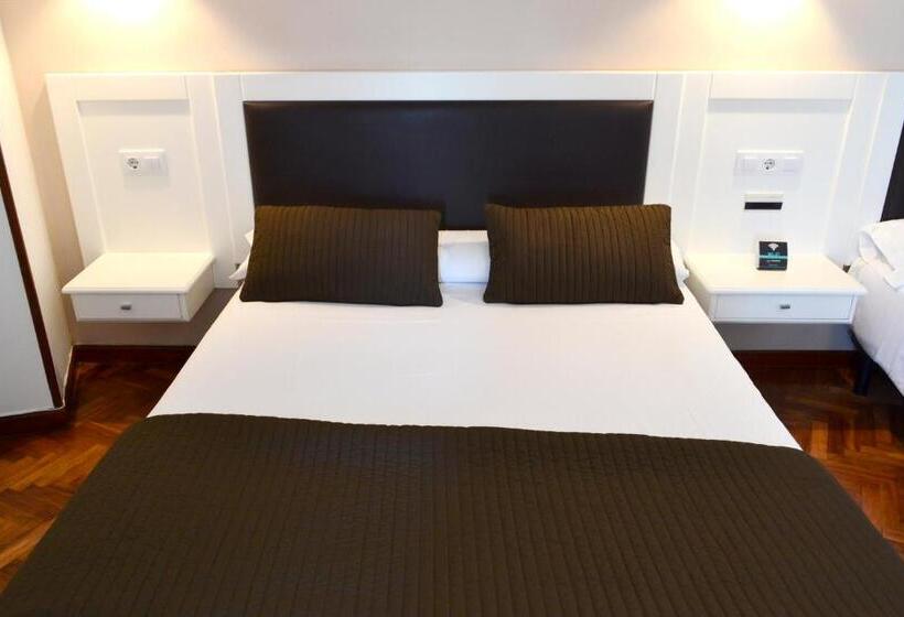 اتاق خانوادگی با چشمانداز دریا, Alda Santa Cristina