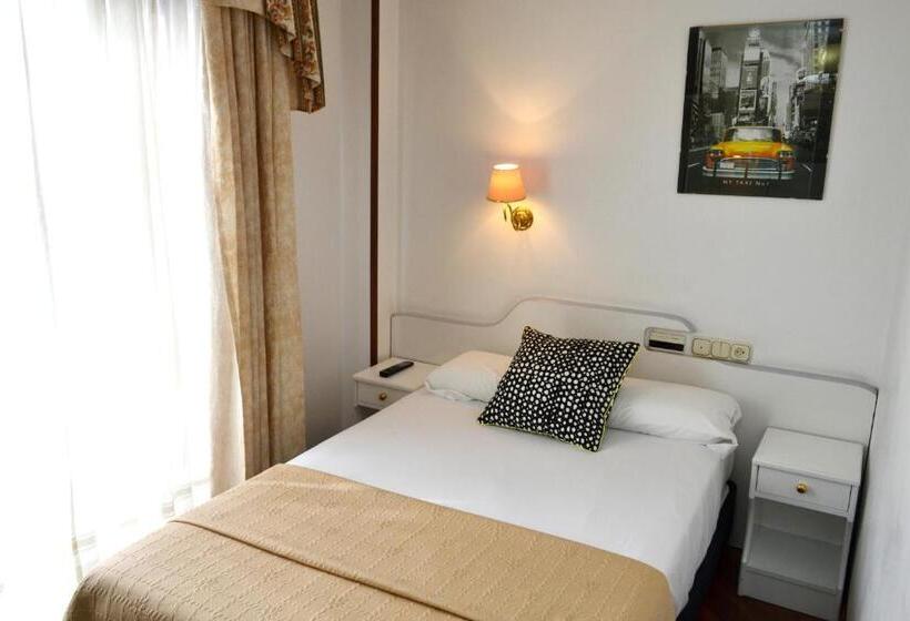 اتاق اکونومی, Alda Santa Cristina