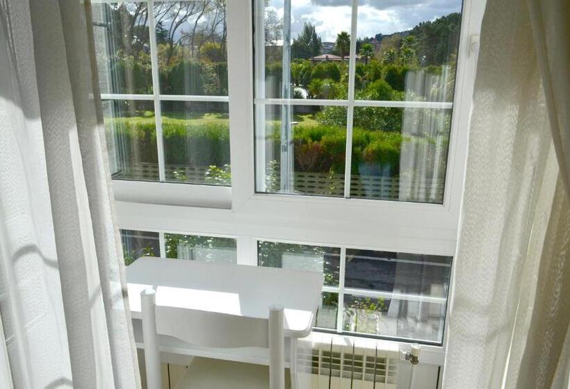 اتاق سوپریور با چشمانداز جانبی دریا, Alda Santa Cristina