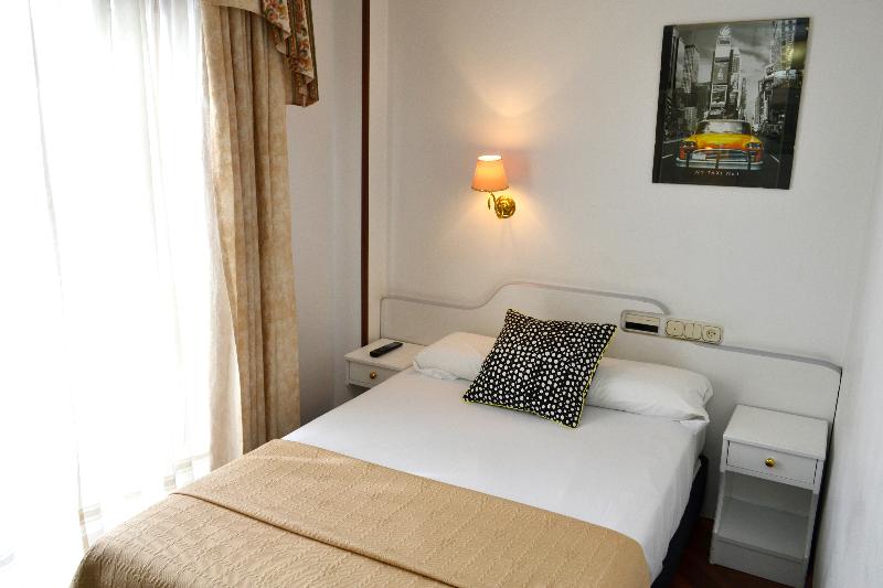 اتاق اکونومی, Alda Santa Cristina