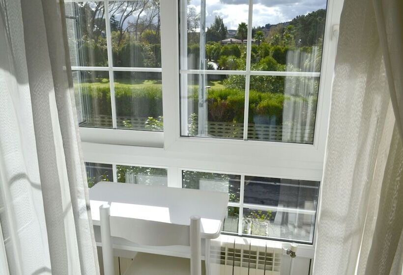 اتاق سوپریور با چشمانداز جانبی دریا, Alda Santa Cristina