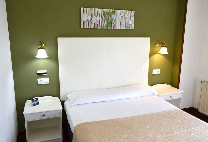 اتاق سوپریور با چشمانداز جانبی دریا, Alda Santa Cristina