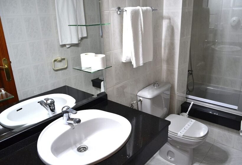 اتاق اکونومی, Alda Santa Cristina