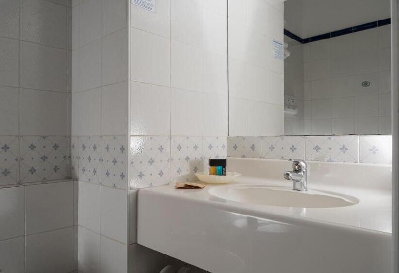 חדר סטנדרט לשלושה עם נוף צדדי לים, Ascot Riccione