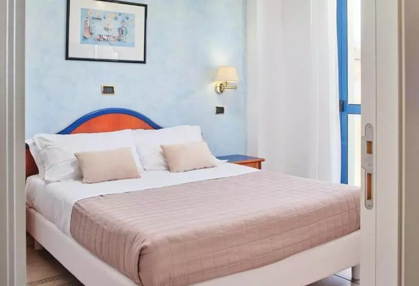اتاق اساندارد با چشمانداز جانبی به دریا, Ascot Riccione
