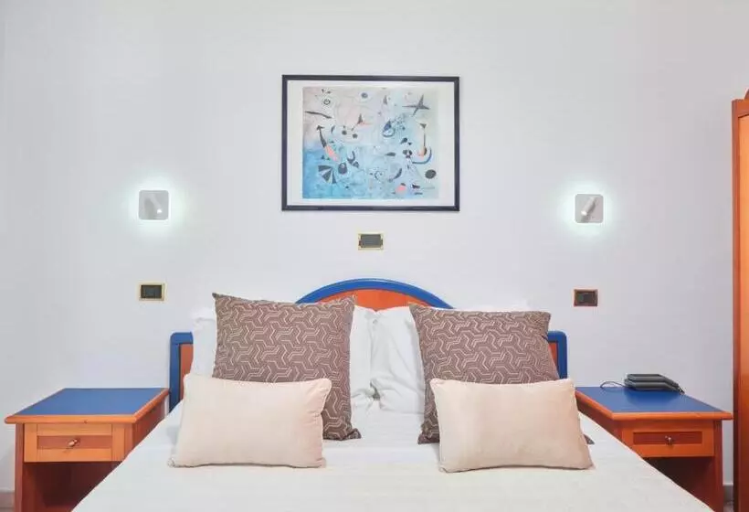 اتاق اساندارد با چشمانداز جانبی به دریا, Ascot Riccione