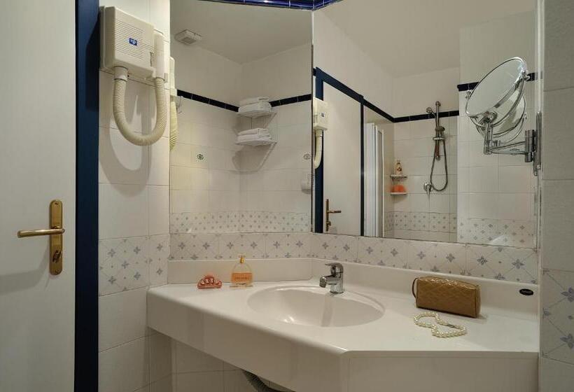 חדר סטנדרט לארבעה, נוף לים, Ascot Riccione