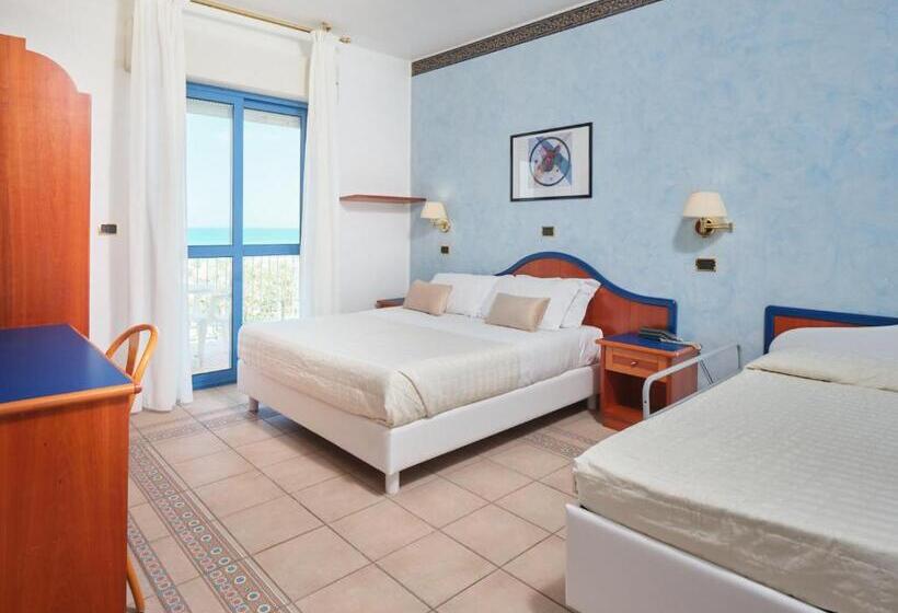 חדר סטנדרט לארבעה, נוף לים, Ascot Riccione