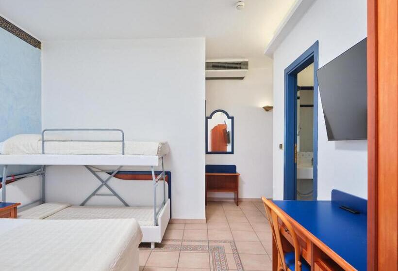 חדר דלוקס לארבעה, Ascot Riccione