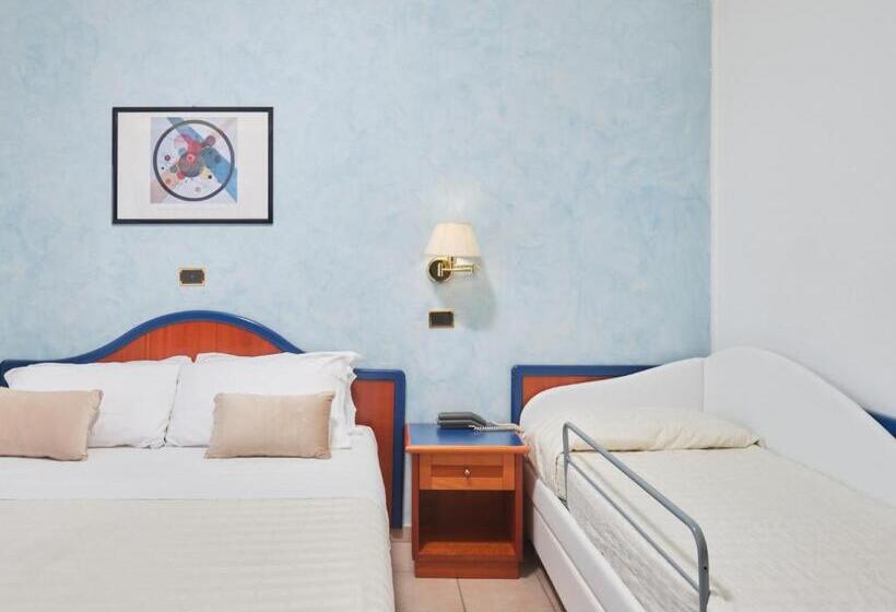 Четырехместный Номер Deluxe, Ascot Riccione