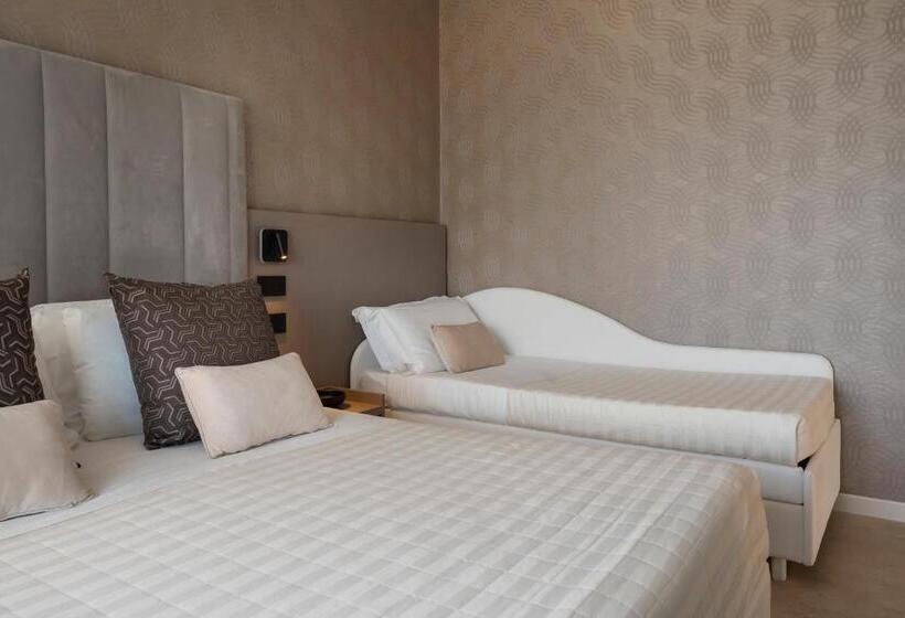 חדר סופריור לארבעה, Ascot Riccione