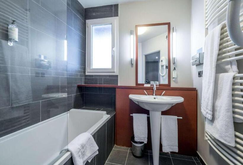 Номер Стандарт с Балконом, Best Western Plus Hôtel Gergovie