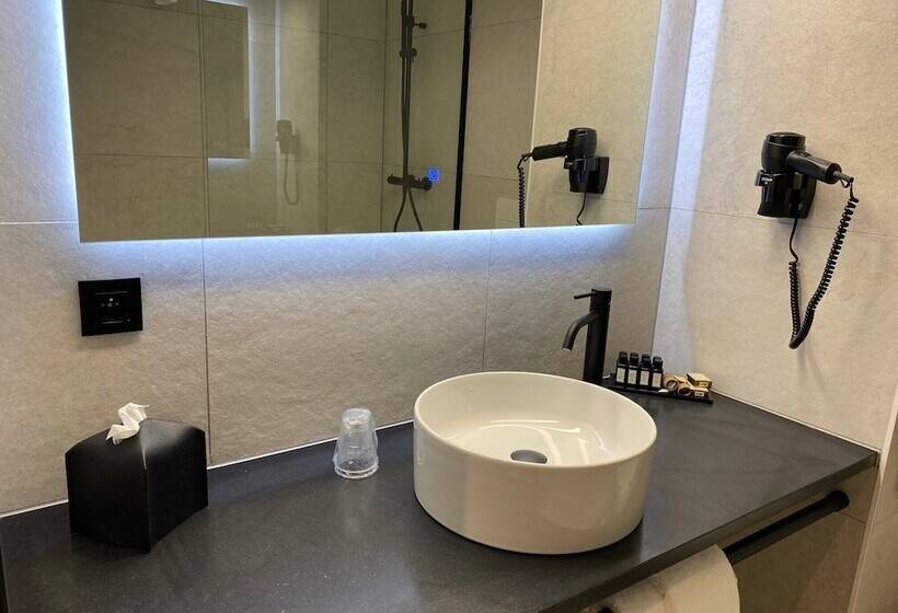 スタンダードルーム, Bremberg